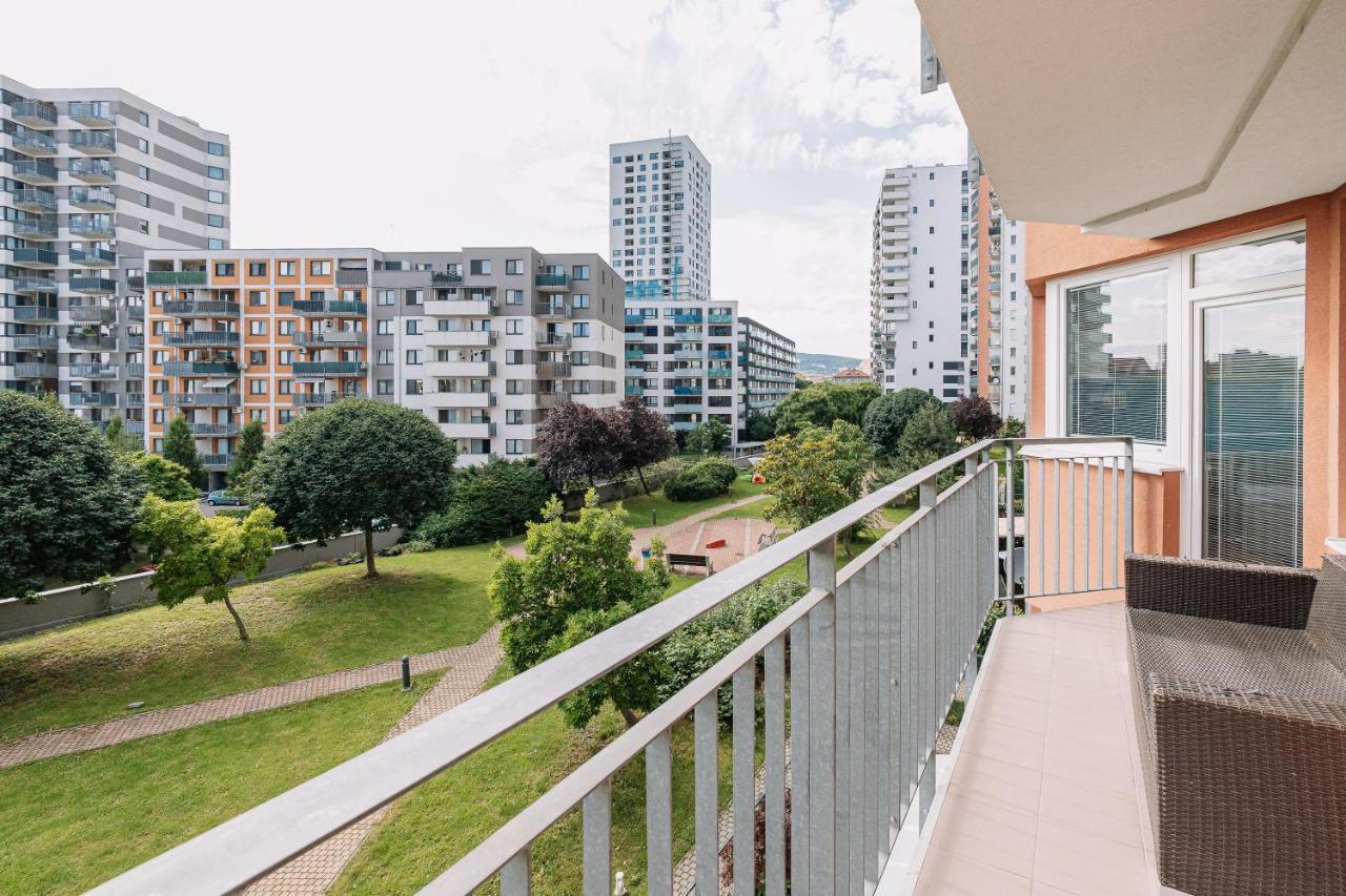 Apartment Family Bratislava Parking Slot Included! Extérieur photo